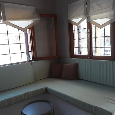 La Petit Chariklia's House * Volos